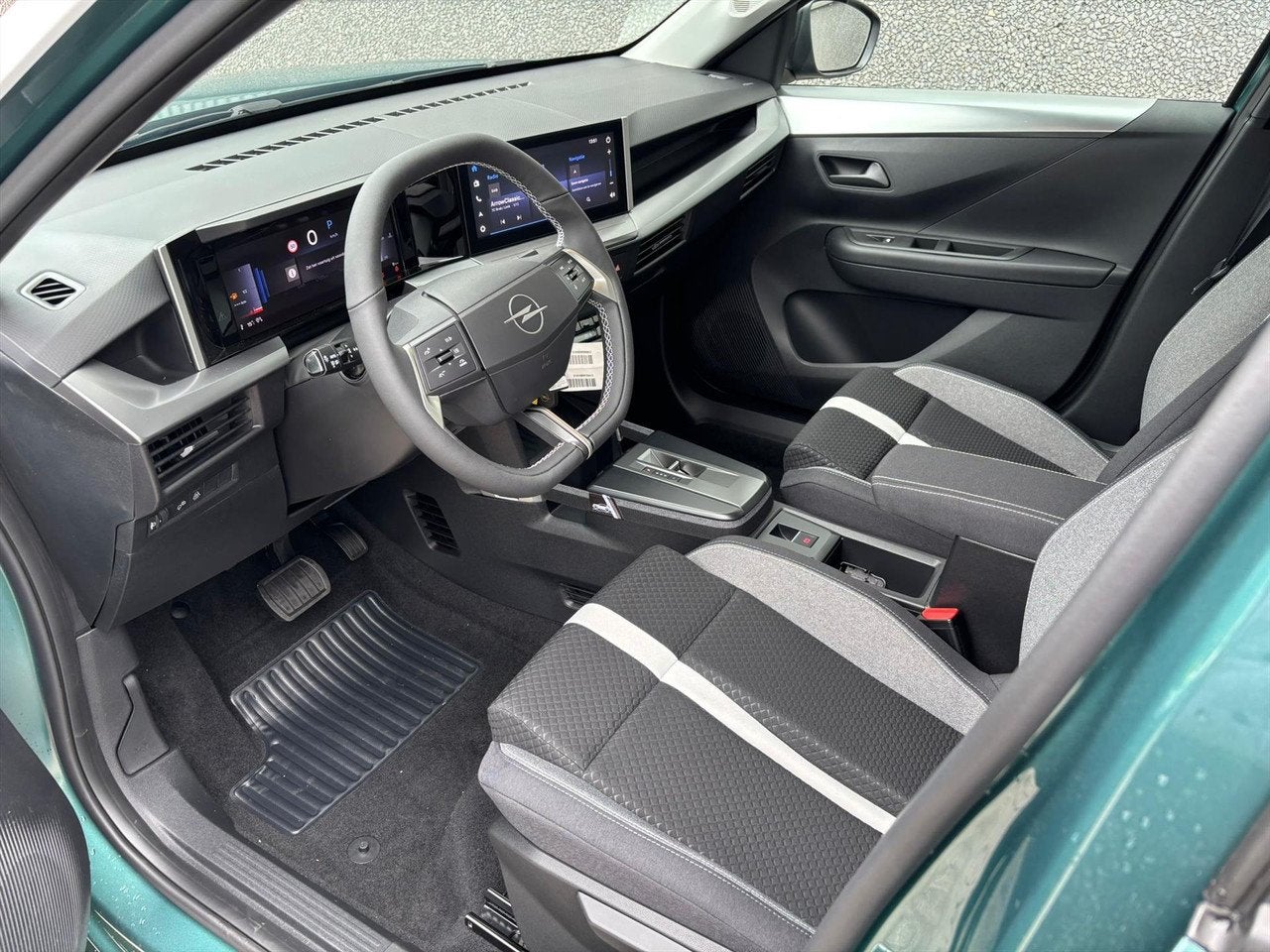 Foto 9 van Opel Frontera 1.2 Turbo Hybrid 136pk eDCT | VOORRAAD VOORDEE