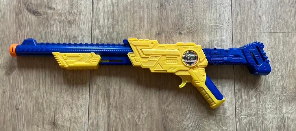 Pijltjesgeweer geweer met Nerf kegel en 3 plastic blikjes, Ophalen of Verzenden, Zo goed als nieuw