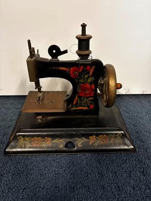 ANTIEK! Casige antieke naaimachine 21,5x20x12,5 cm bieden, Ophalen of Verzenden