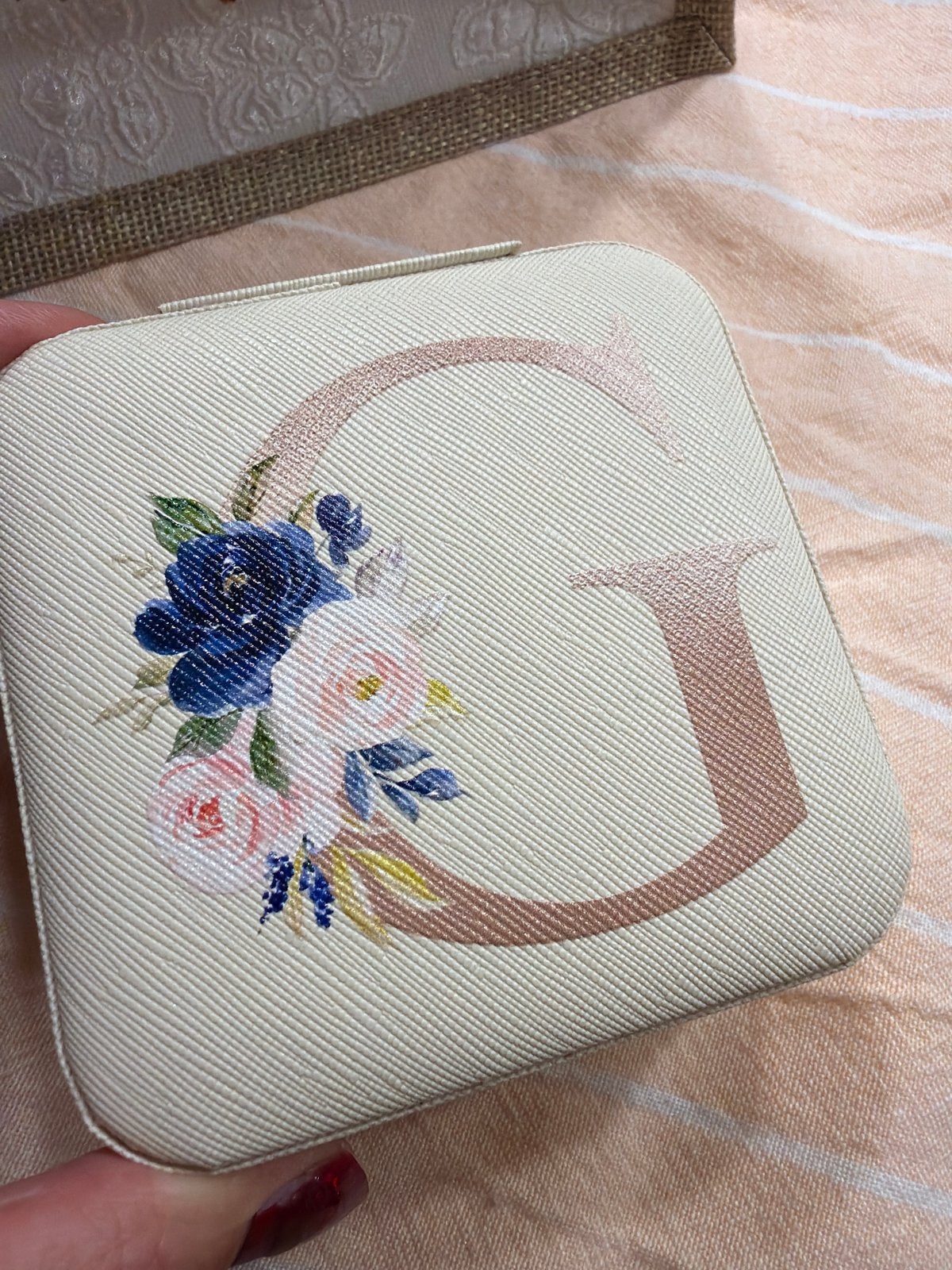 Schitterend van Guess Reis sieraden doosje met  bloemen, Ophalen of Verzenden, Nieuw, Beige, Hardcase