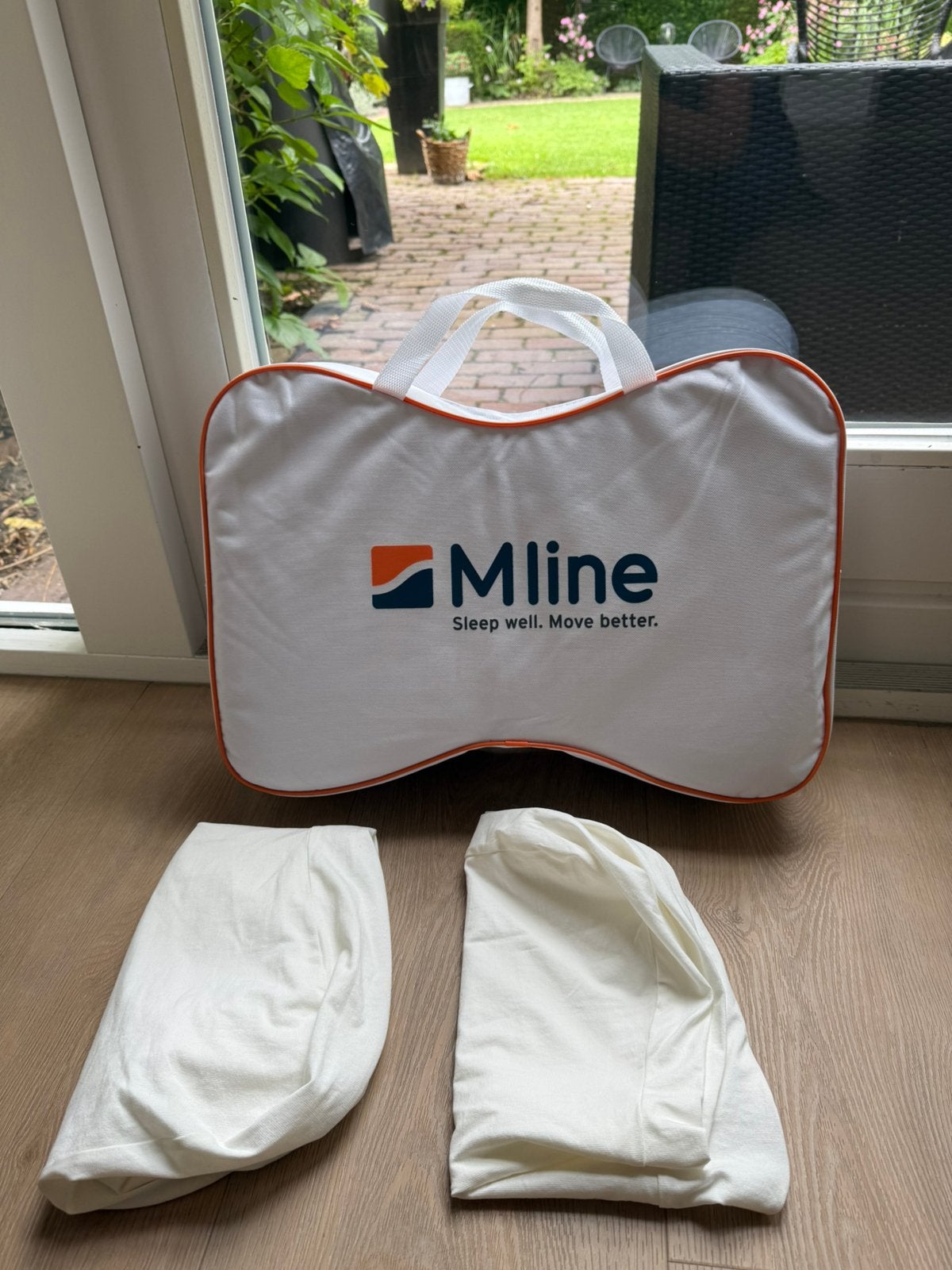 M-Line athletic pillow met 2 beschermhoezen, Ophalen of Verzenden, Zo goed als nieuw, Wit, Vierkant
