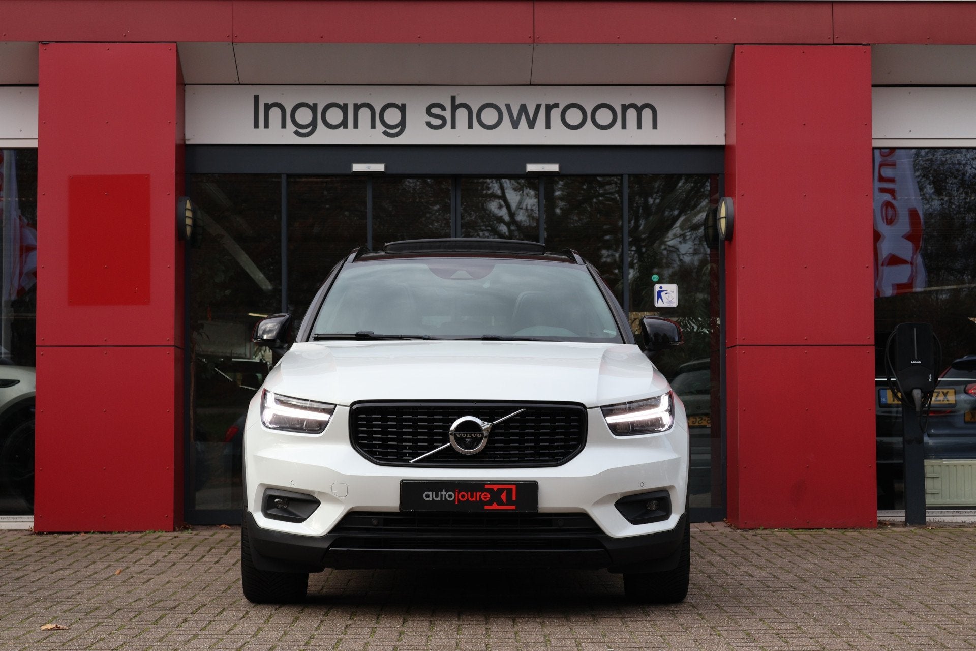 Volvo XC40 1.5 T5 Twin Engine R-Design | Origineel NL | Pano, Auto's, 1712 kg, Wit, Bedrijf, Hybride Elektrisch/Benzine
