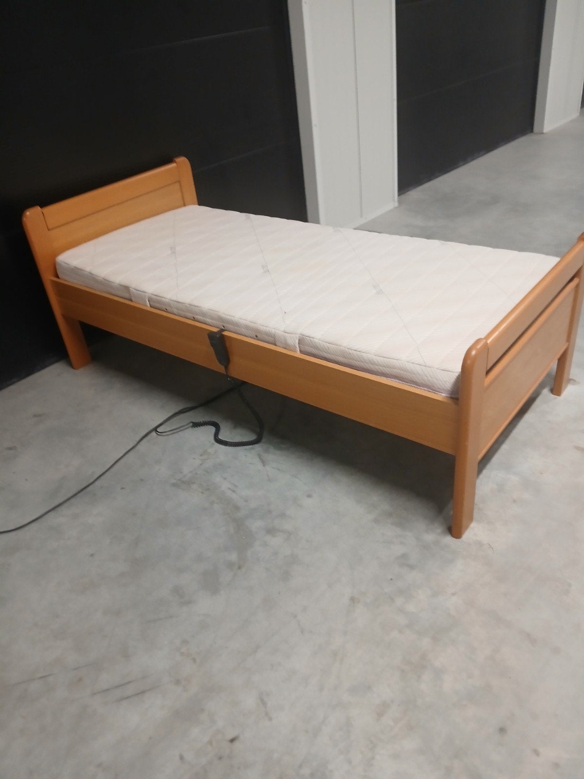 Seniorenbed met elec Lattenbodem, 90 cm, Eenpersoons, Bruin, Stoelenco@hotmail.com