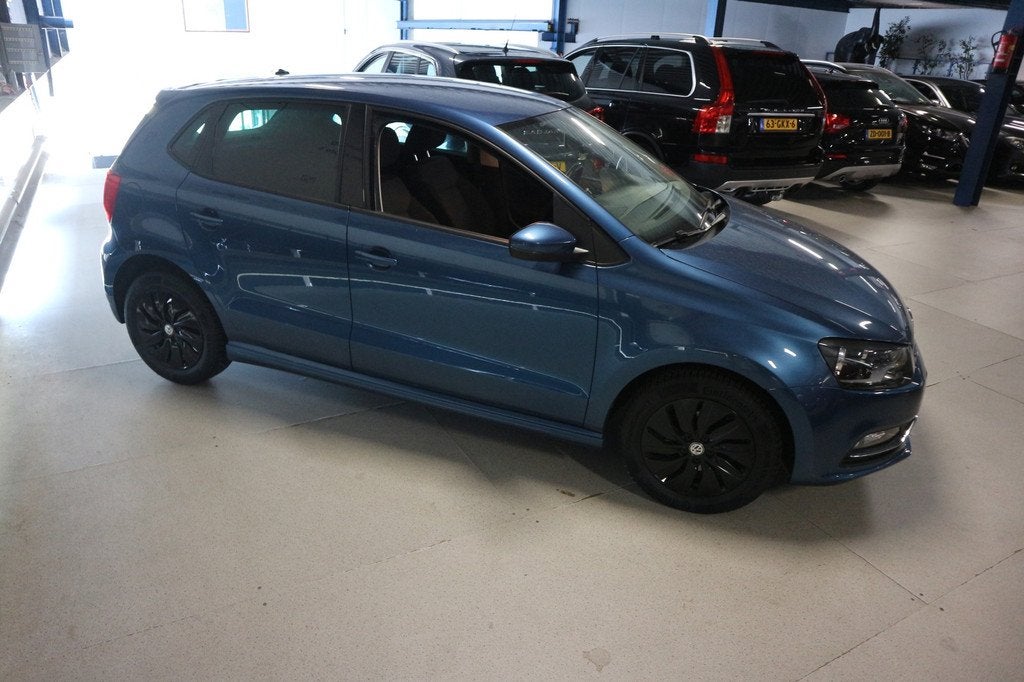 Volkswagen Polo 1.0 BlueMotion / NAP / TOP CONDITIE / NW APK, Voorwielaandrijving, 95 pk, Blauw, Handgeschakeld