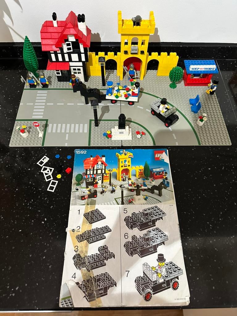 Lego classic town Traffic 1592, Town Square - Castle Scene, Kinderen en Baby's, Speelgoed | Duplo en Lego, Ophalen of Verzenden