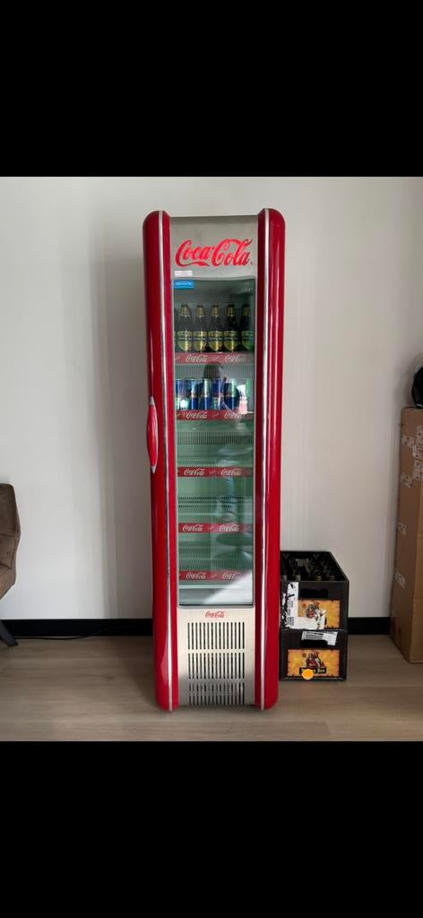 Coca-Cola Slimline koelkast 264 liter, Witgoed en Apparatuur, Koelkasten en IJskasten, Gebruikt, Zonder vriesvak, 200 liter of meer