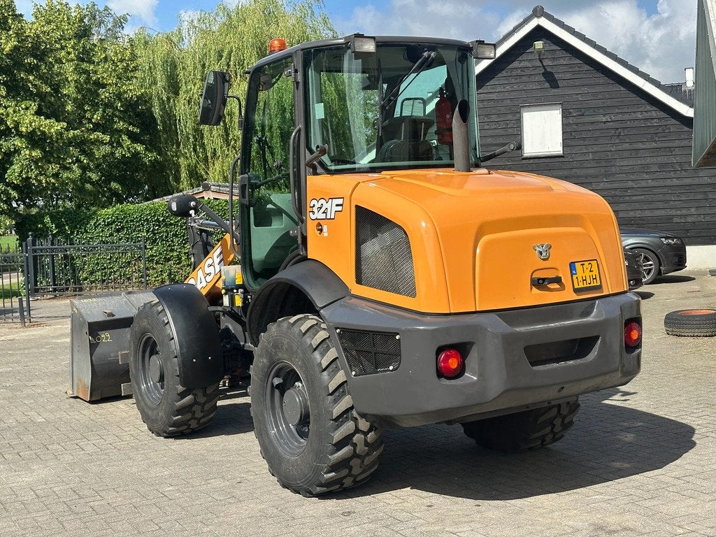 Case 321F (bj 2017), Wiellader of Shovel