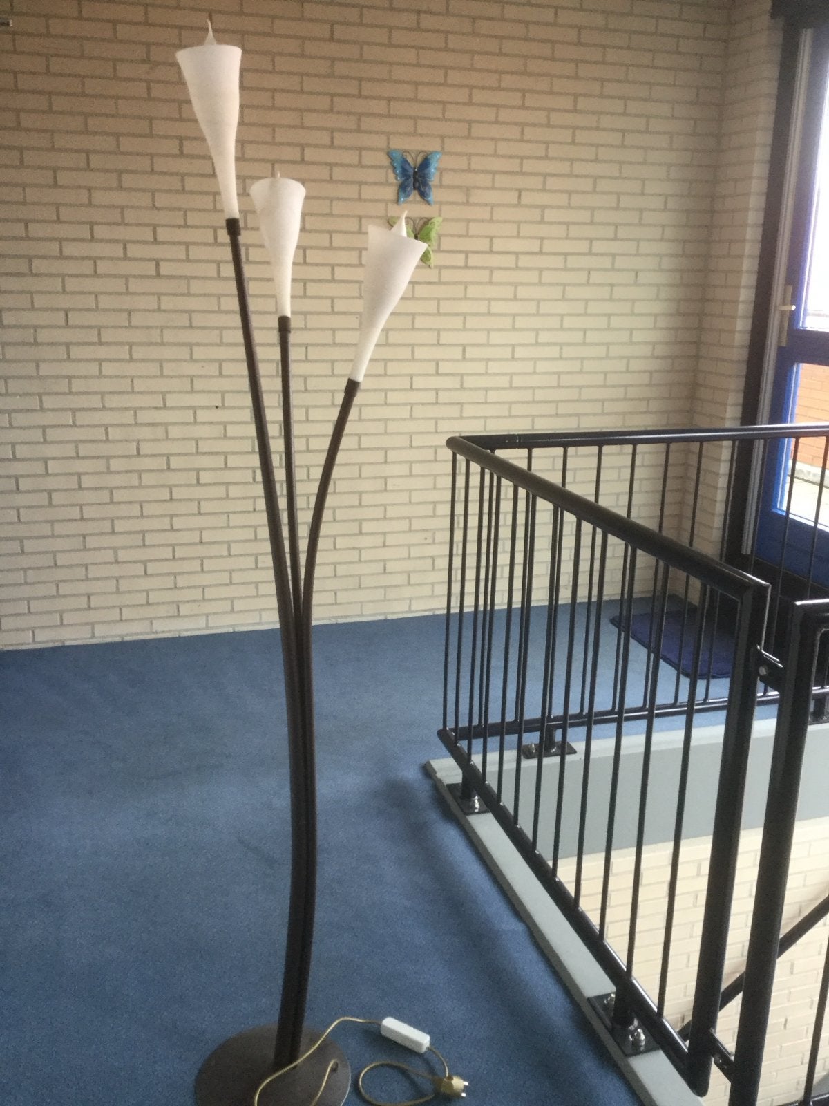Moderne vloerlamp met 3 kelken, Huis en Inrichting, Lampen | Vloerlampen, Ophalen of Verzenden, Gebruikt, Metaal, 150 tot 200 cm
