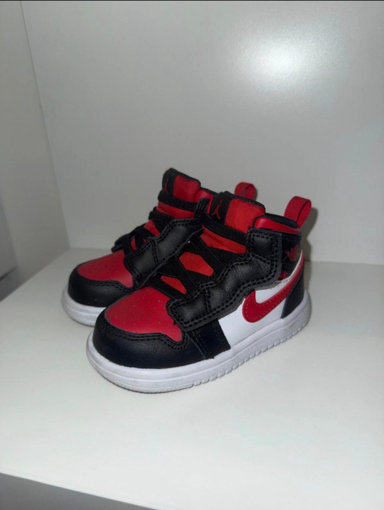 Jordan one mid, Ophalen of Verzenden, Zo goed als nieuw, Jongen of Meisje, Schoenen