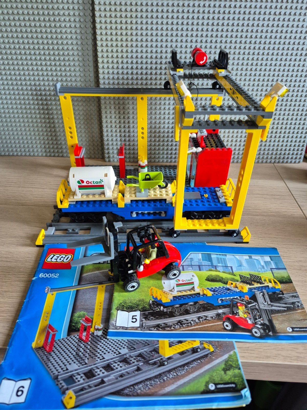 Lego City 60052 Vrachttrein Terminal met Wagon en Heftruck, Lego, Ophalen of Verzenden, Inclusief minifiguren, Complete set