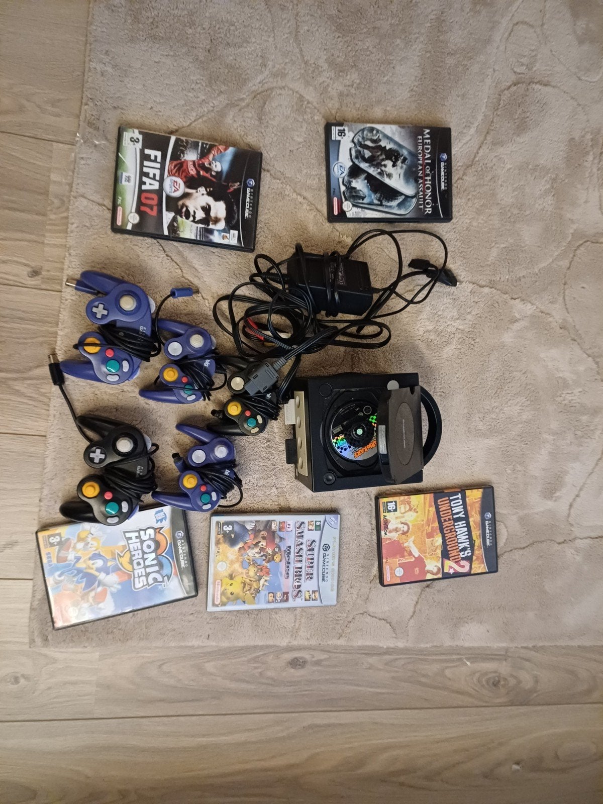 Nintendo GameCube met 5 controllers en 5 games, Spelcomputers en Games, Verzenden, Zwart, Met 3 controllers of meer, Gebruikt