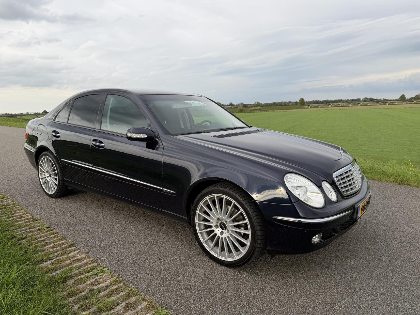 Mercedes E-klasse 240 184858 km 6cilinder handbak oersterk b, Achterwielaandrijving, Gebruikt, 2597 cc, Met garantie (alle)
