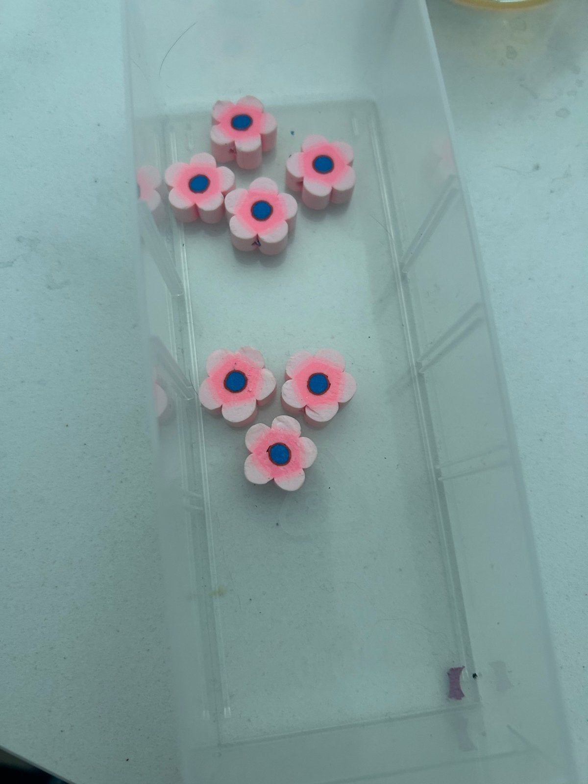 Leuke roze polymeer kralen in bloemvorm, Hobby en Vrije tijd, Ophalen of Verzenden, Nieuw, Kraal