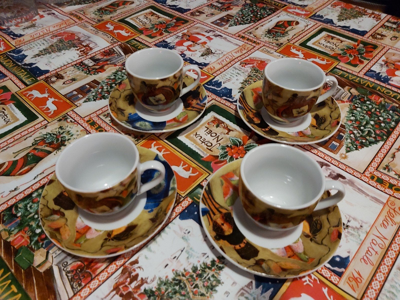 4 Delige Espresso Servies. Uit Italy. Compleet. Nieuw., Ophalen of Verzenden, Nieuw, Porselein, Kop en/of schotel