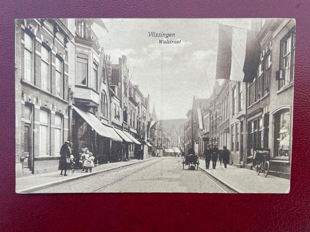 ansichtkaart van Vlissingen ; Walstraat met hondenkar., Verzamelen, Verzenden, 1920 tot 1940, Zeeland