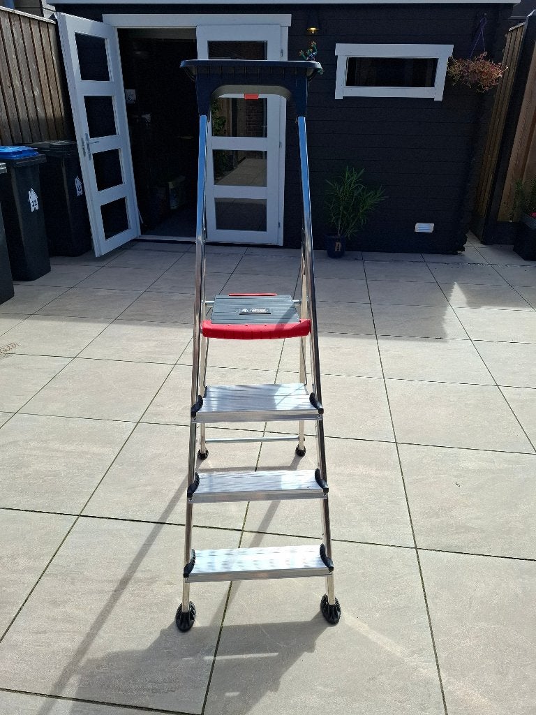 Huishoudtrap Altrex, Doe-het-zelf en Verbouw, Ladders en Trappen, Ophalen, Zo goed als nieuw, Trap, Minder dan 2 meter
