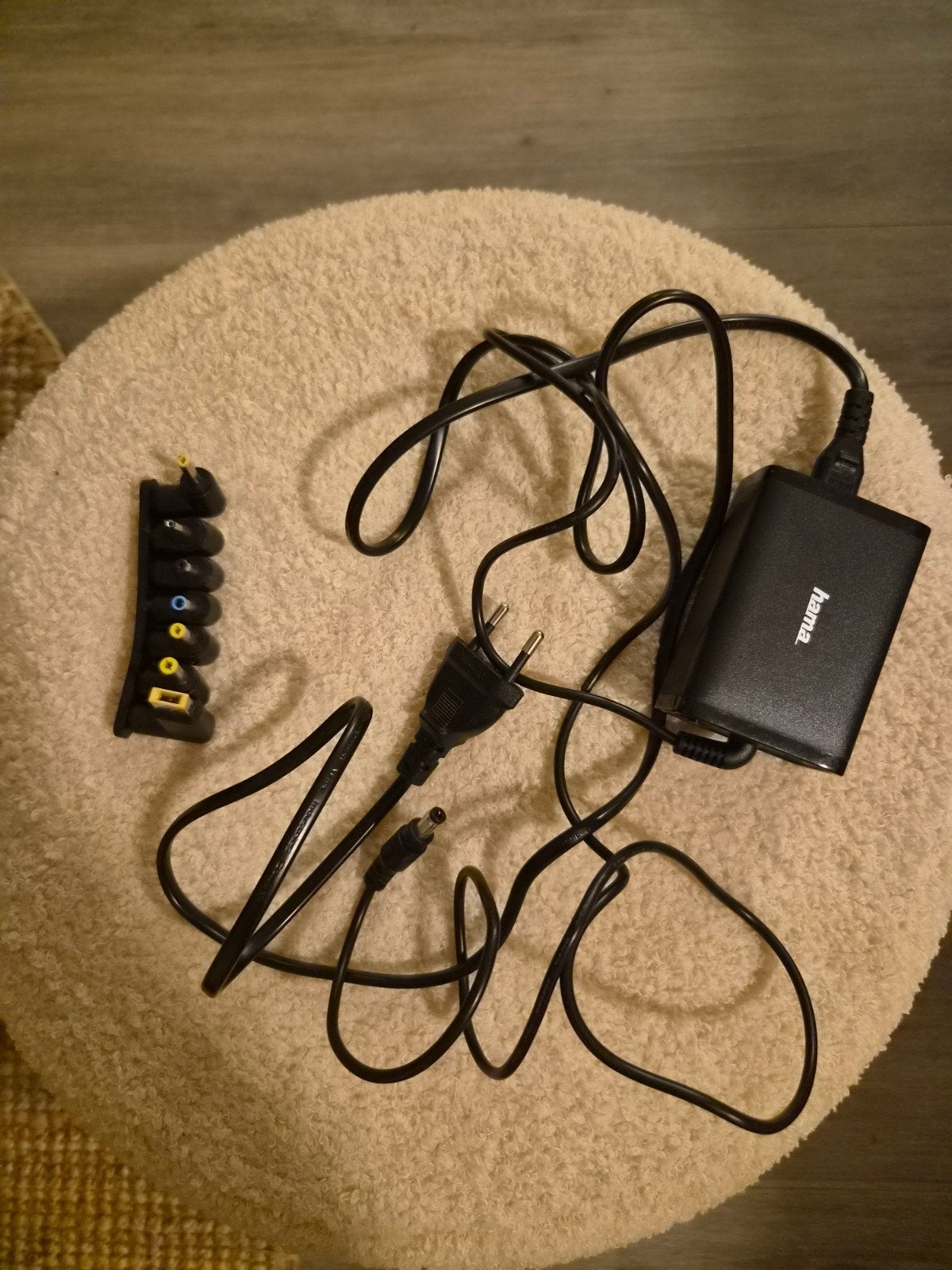 Hama universele laptoplader met diverse adapters, Ophalen of Verzenden, Gebruikt, Hama