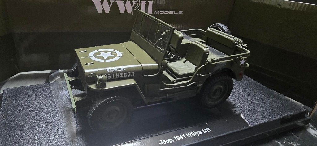 willys jeep 1941 mb in memorian heroes WW2 kleur camo 1:18, Hobby en Vrije tijd, Modelauto's | 1:18, Ophalen, Nieuw, Auto, Welly