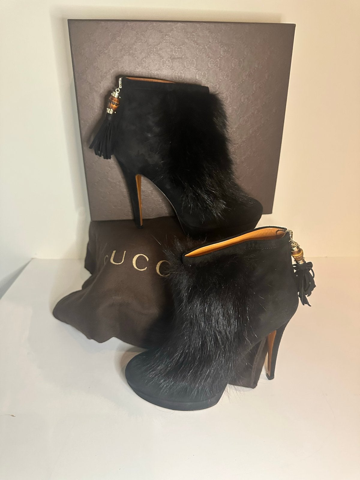 Gucci enkellaarsjes met bont en bamboe detail, maat 37, Kleding | Dames, Schoenen, Ophalen of Verzenden, Zo goed als nieuw, Zwart