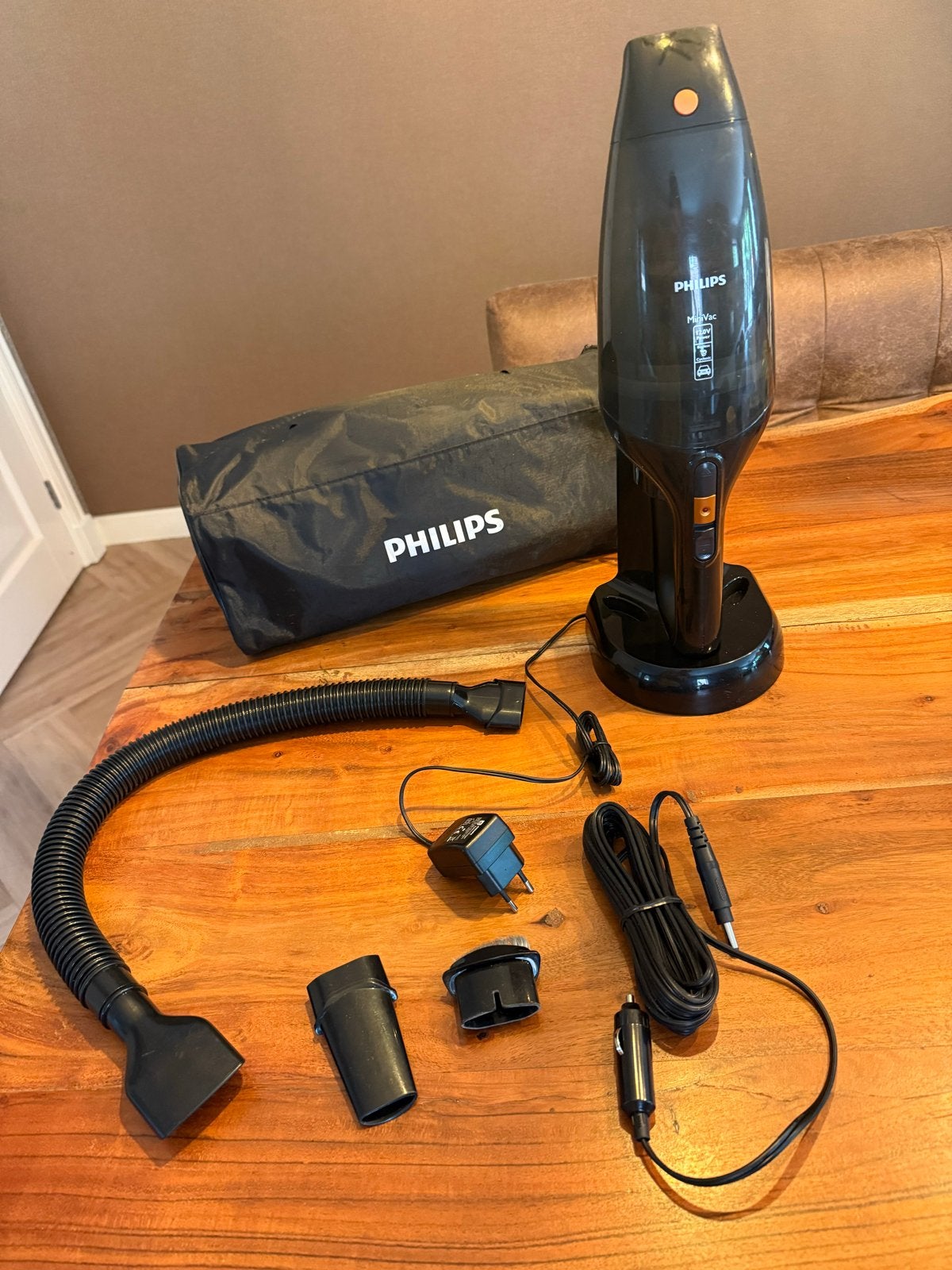 Philips MiniVac 12V kruimeldief met accessoires, Draadloos, Ophalen of Verzenden, Zo goed als nieuw, Minder dan 1200 watt
