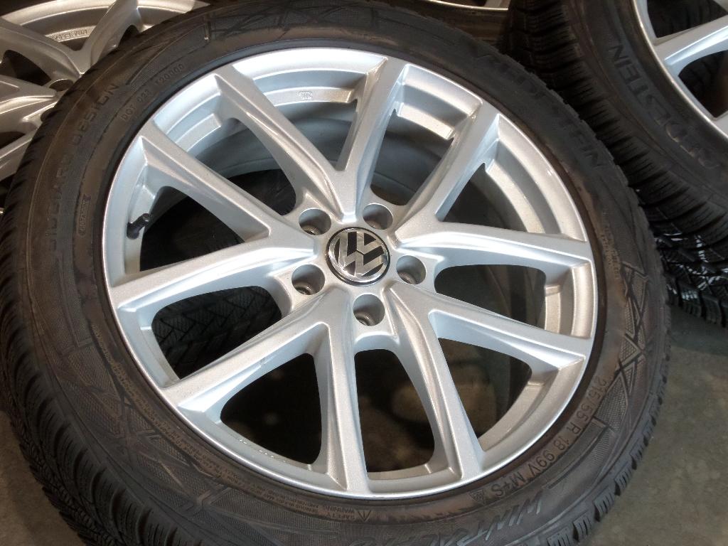 18" Volkswagen ID3 / Cupra Born + Winterbanden ZGAN, Ophalen, 18 inch, 215 mm, Banden en Velgen