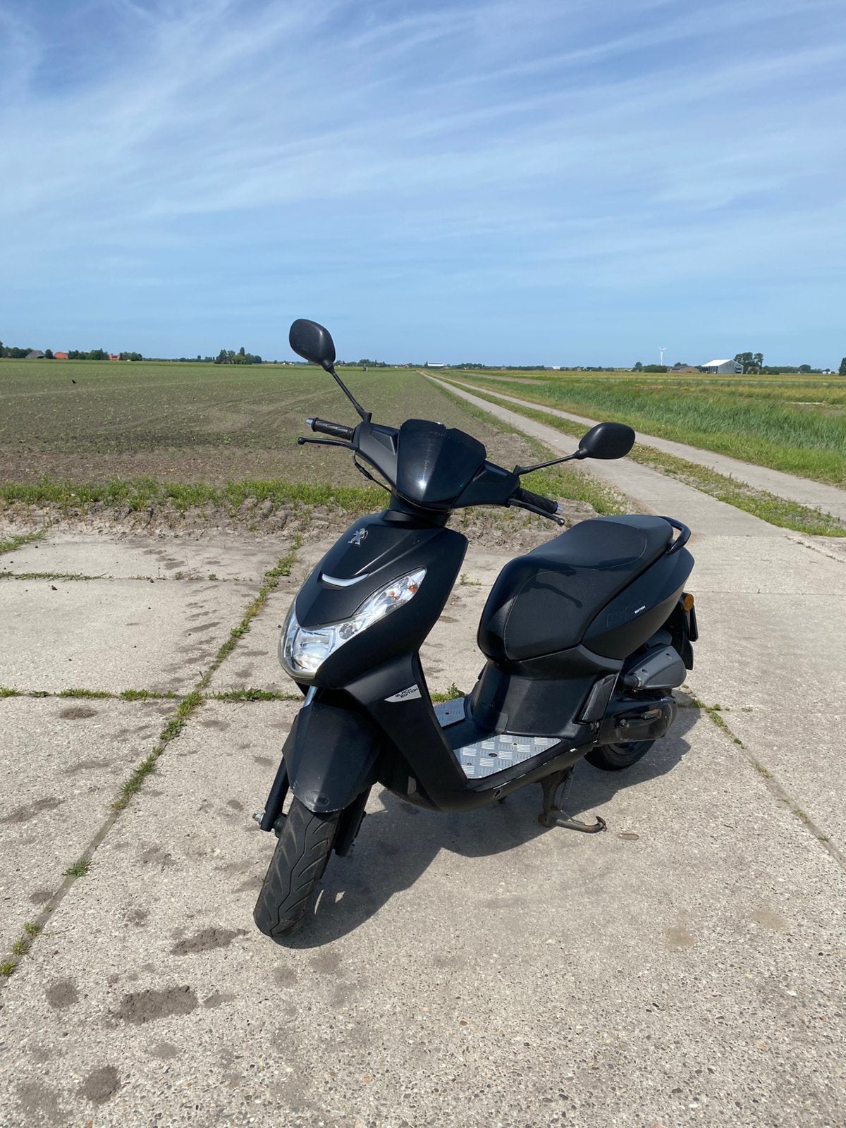 Peugeot kisbee black edition 2019, Fietsen en Brommers, Ophalen, Gebruikt, Overige modellen, Maximaal 45 km/u