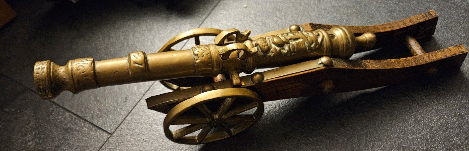 Decoratief kanon van messing op houten onderstel, Ophalen of Verzenden