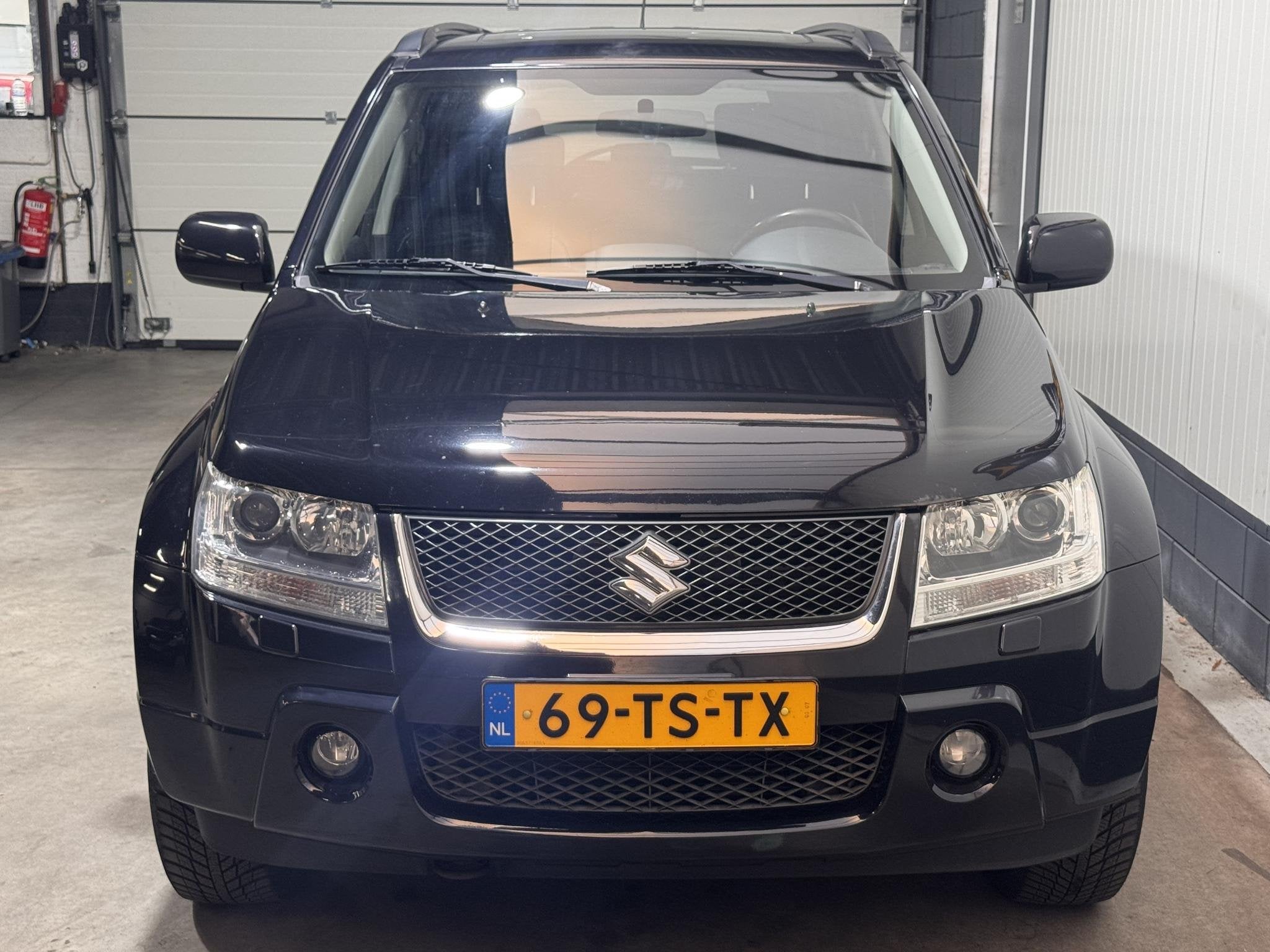 Suzuki Grand Vitara 2.0-16V High Executive, 4 cilinders, 1850 kg, Grand Vitara, Bedrijf