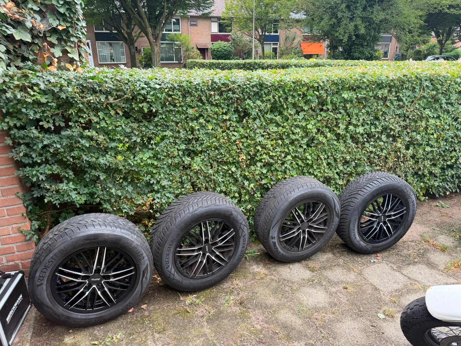 Vredestein All Season banden op Alutec velgen 215/60 R16, Ophalen, Gebruikt