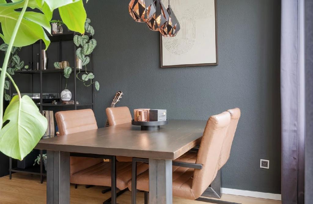 Houten eettafel, stalen frame, Huis en Inrichting, Tafels | Eettafels, Ophalen, 50 tot 100 cm, Zo goed als nieuw, 150 tot 200 cm