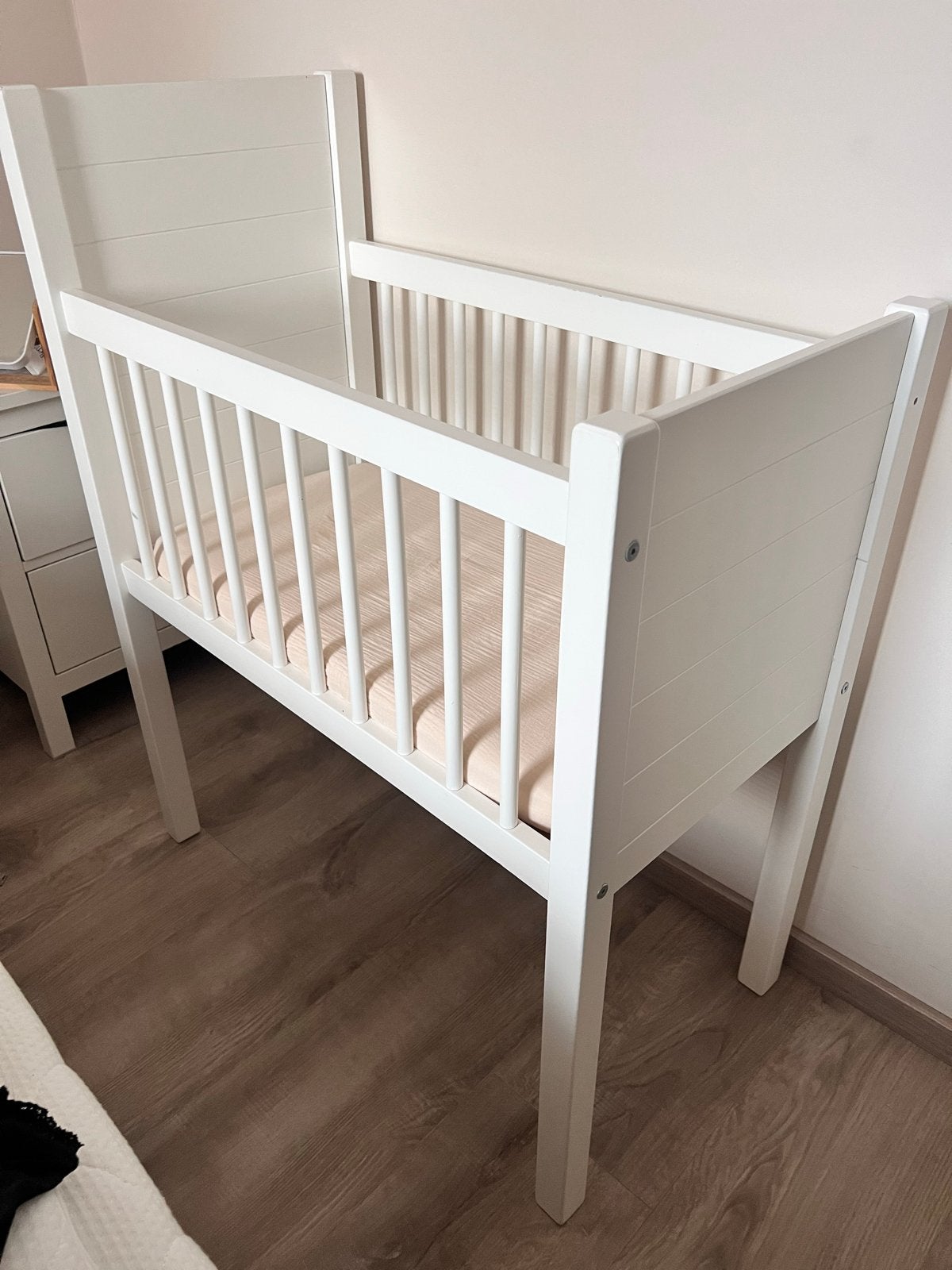 Stijlvolle witte wieg voor baby's, Kinderen en Baby's, Babywiegjes en Ledikanten, Ophalen of Verzenden, Gebruikt, Wieg