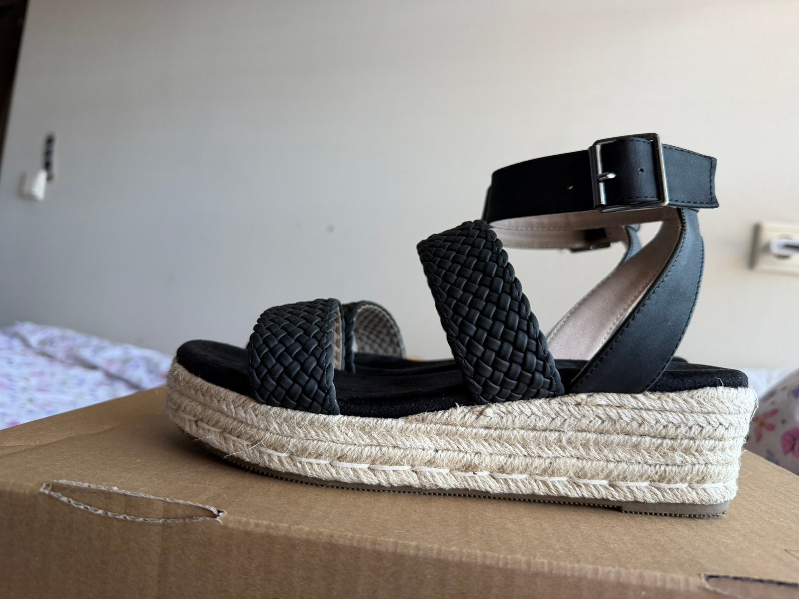 Zwarte gevlochten open schoenen, Kleding | Dames, Ophalen, Zo goed als nieuw, Zwart, Sneakers of Gympen