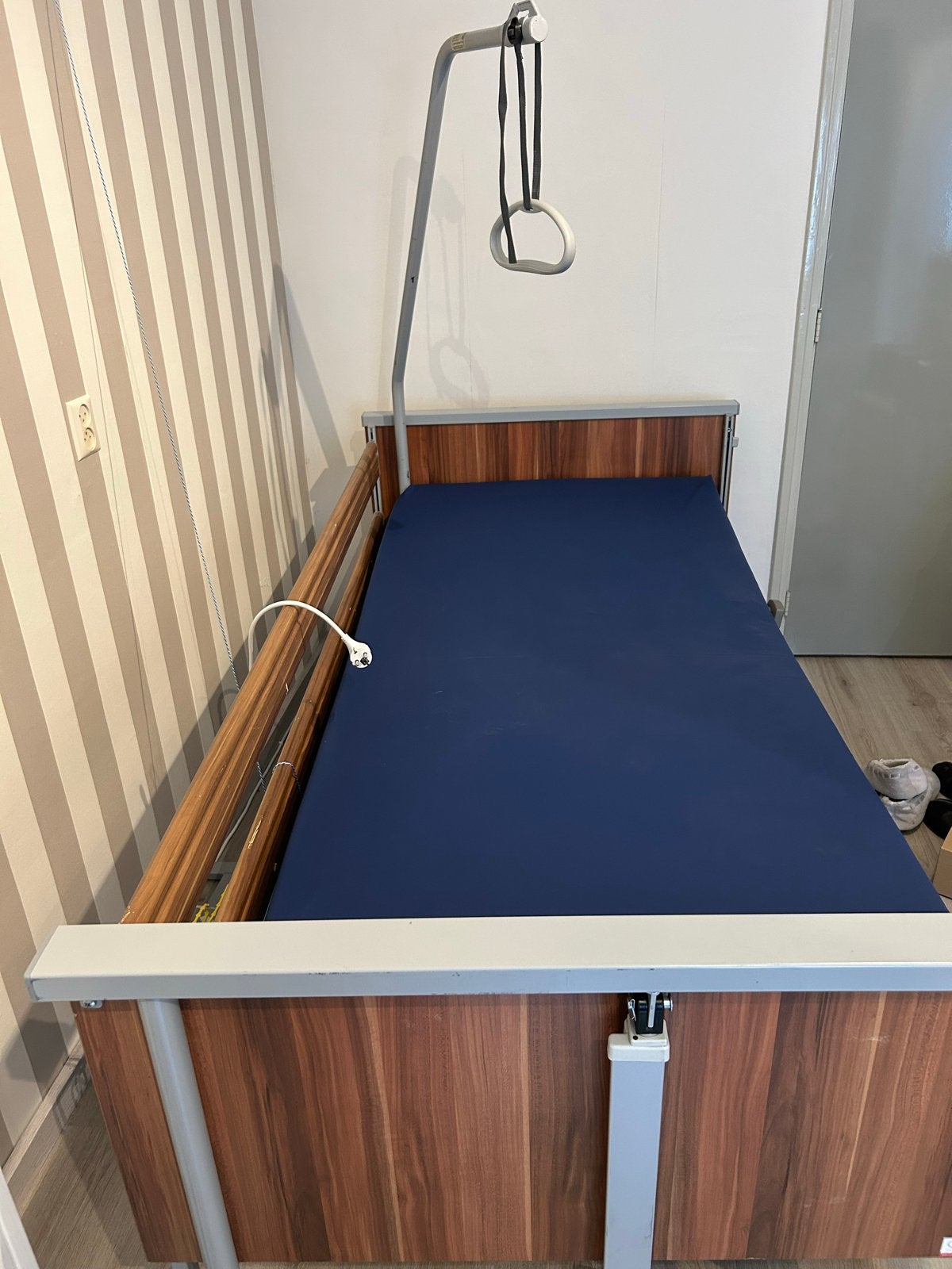 Verstelbaar ziekenhuisbed met papegaai, Ophalen, Verstelbaar, 90 cm, Eenpersoons