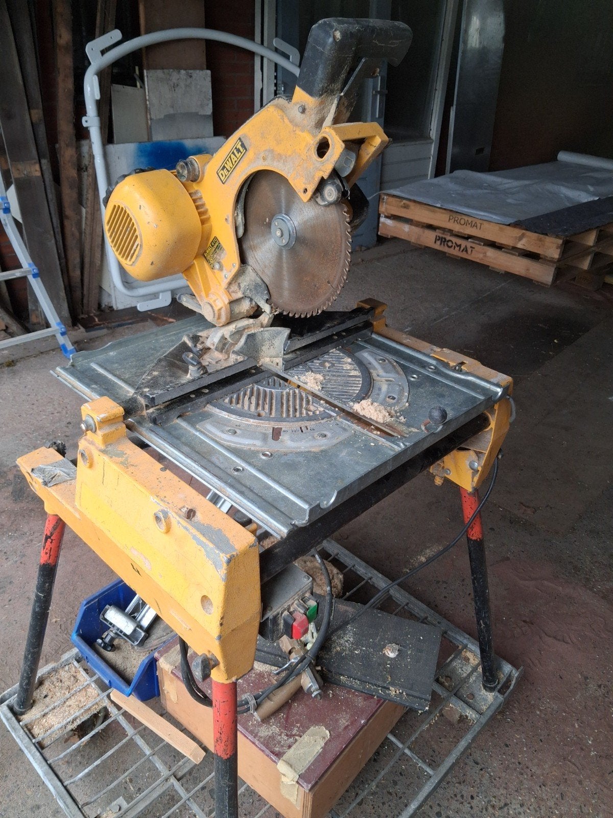 DeWalt Cirkelzaag/Tafelzaag - Gebruikt maar functioneel, Ophalen, Gebruikt, Cirkelzaag, DeWalt