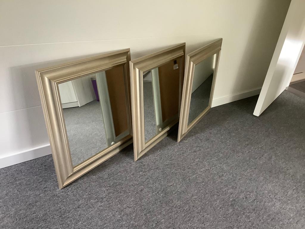 3 Spiegels 50x50 cm met gouden lijst, Huis en Inrichting, Woonaccessoires | Spiegels, Ophalen, Gebruikt, Vierkant, Minder dan 100 cm