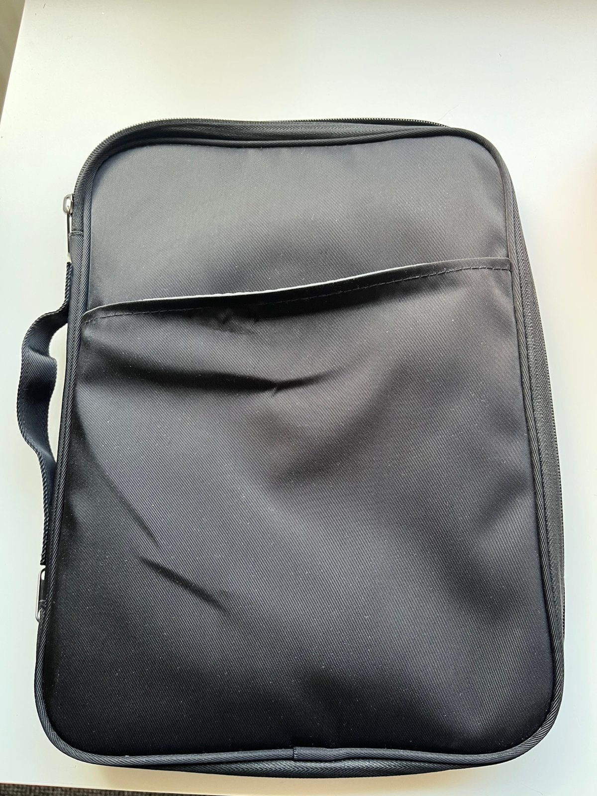 Dit zijn oplader en tablet tas, Computers en Software, Verzenden, Zo goed als nieuw