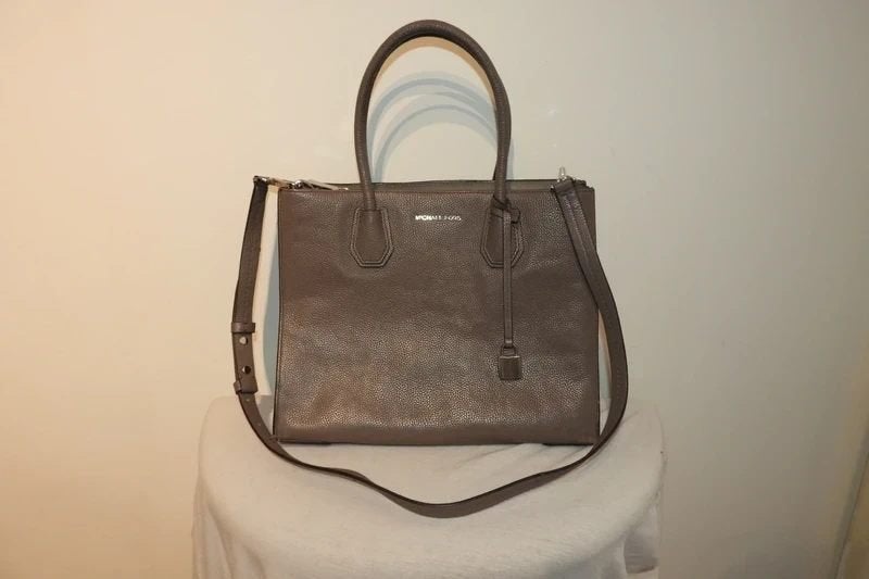 Michael Kors grijze leren schouder/ handtas merk en hanger