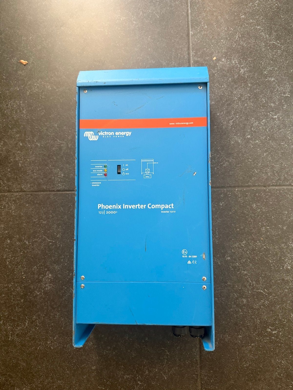 Victron Phoenix Compact Omvormer 12V 2000VA, Caravans en Kamperen, Ophalen of Verzenden, Gebruikt
