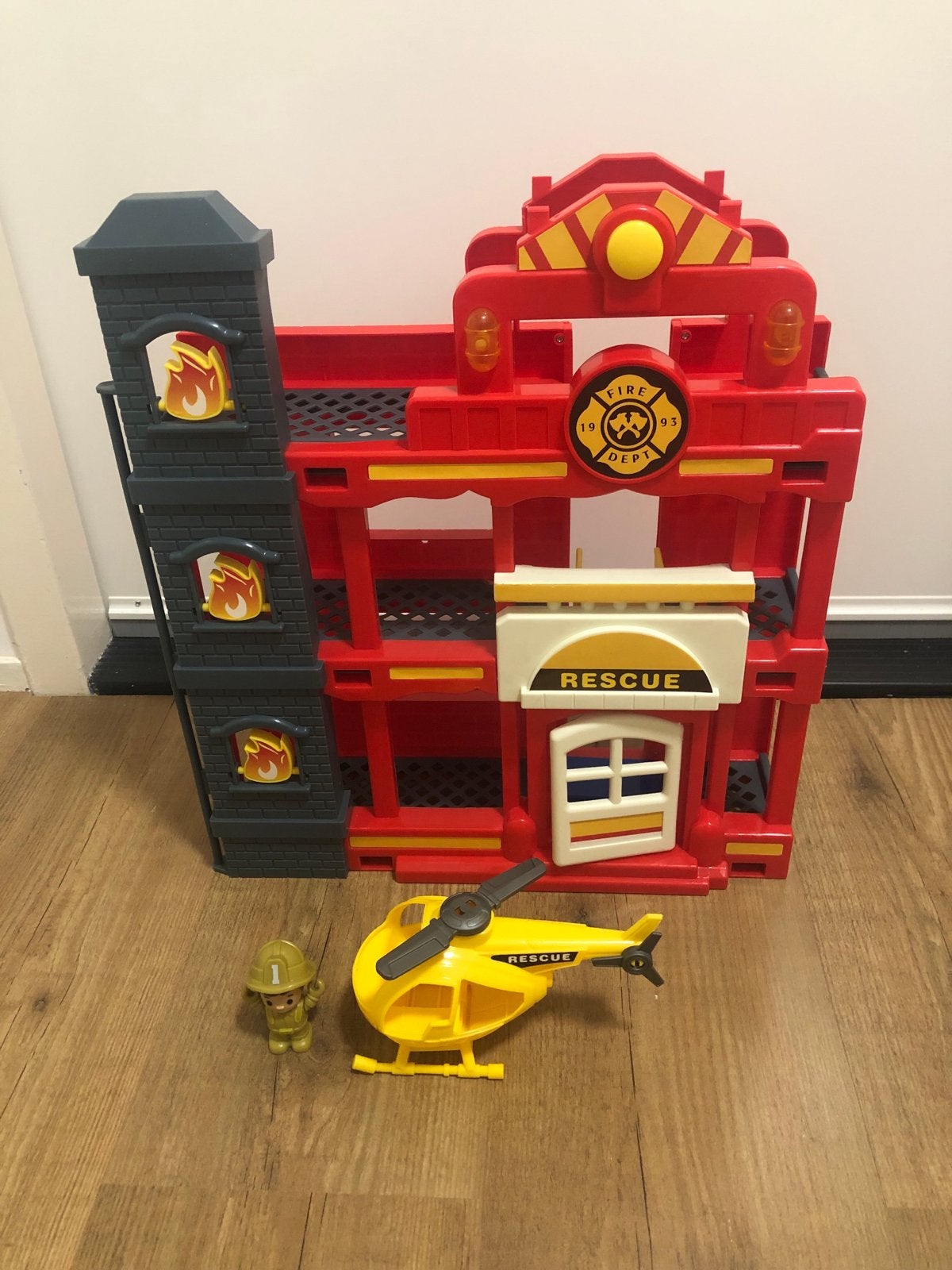 Big Steps Speelset Brandweer Brandweerkazerne met Helikopter, Kinderen en Baby's, Ophalen, Gebruikt