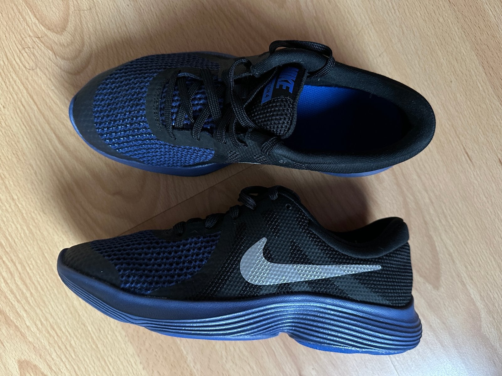 Zo goed als nieuwe: NIKE REVOLUTION 4 RFL (maat: 38.5), Ophalen, Zo goed als nieuw, Jongen of Meisje, Schoenen
