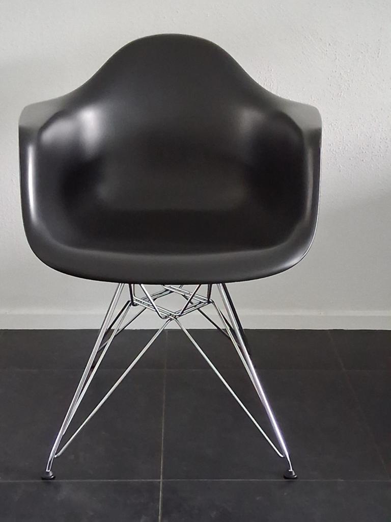 1 X Design Kuipstoel Kleur Zwart Kunststof/Chroom, Huis en Inrichting, Stoelen, Ophalen, Zwart, Design, Zo goed als nieuw