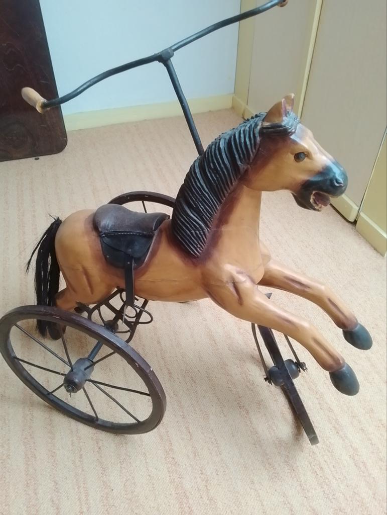 Antiek speelpaardje op wielen - Houten hobbelpaard, Ophalen
