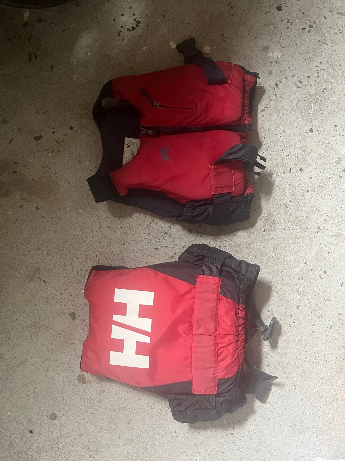 Helly Hansen Zwemvesten 50N (2 stuks) - 30-40kg, Ophalen, Gebruikt, Overige typen