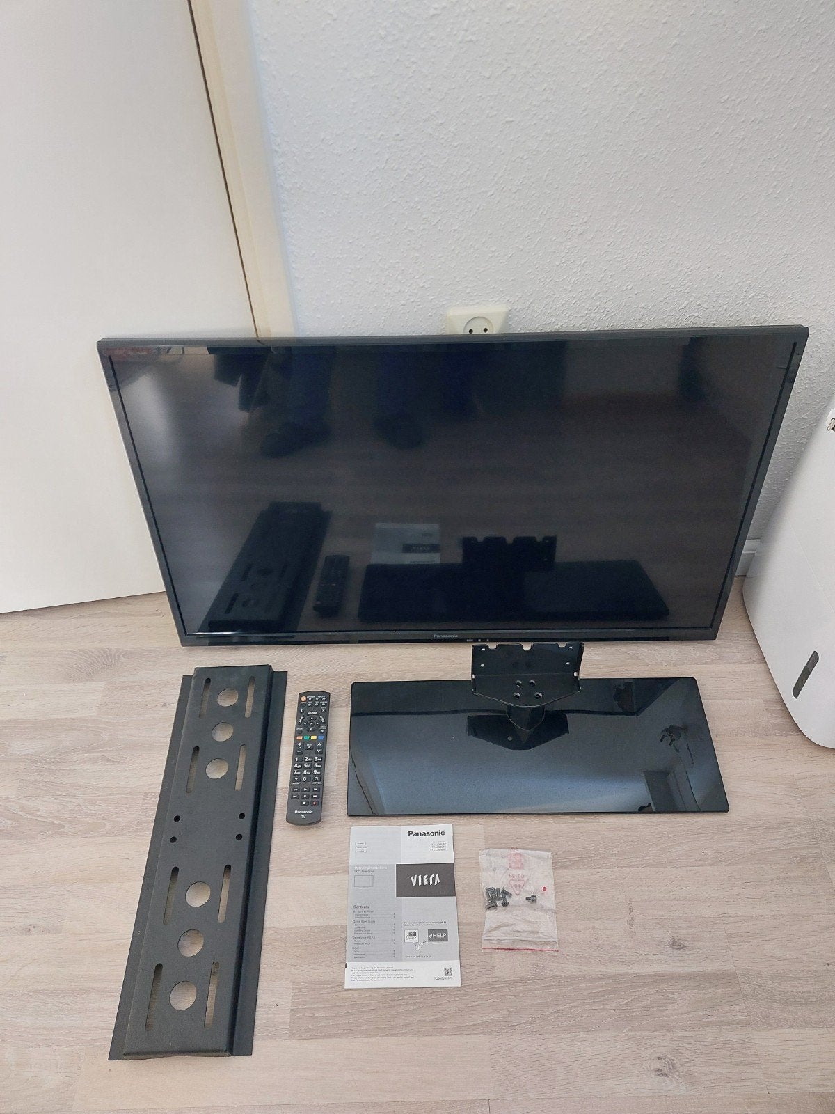 Panasonic Viera TV met afstandsbediening en standaard, Ophalen, Gebruikt, 80 tot 100 cm, Panasonic