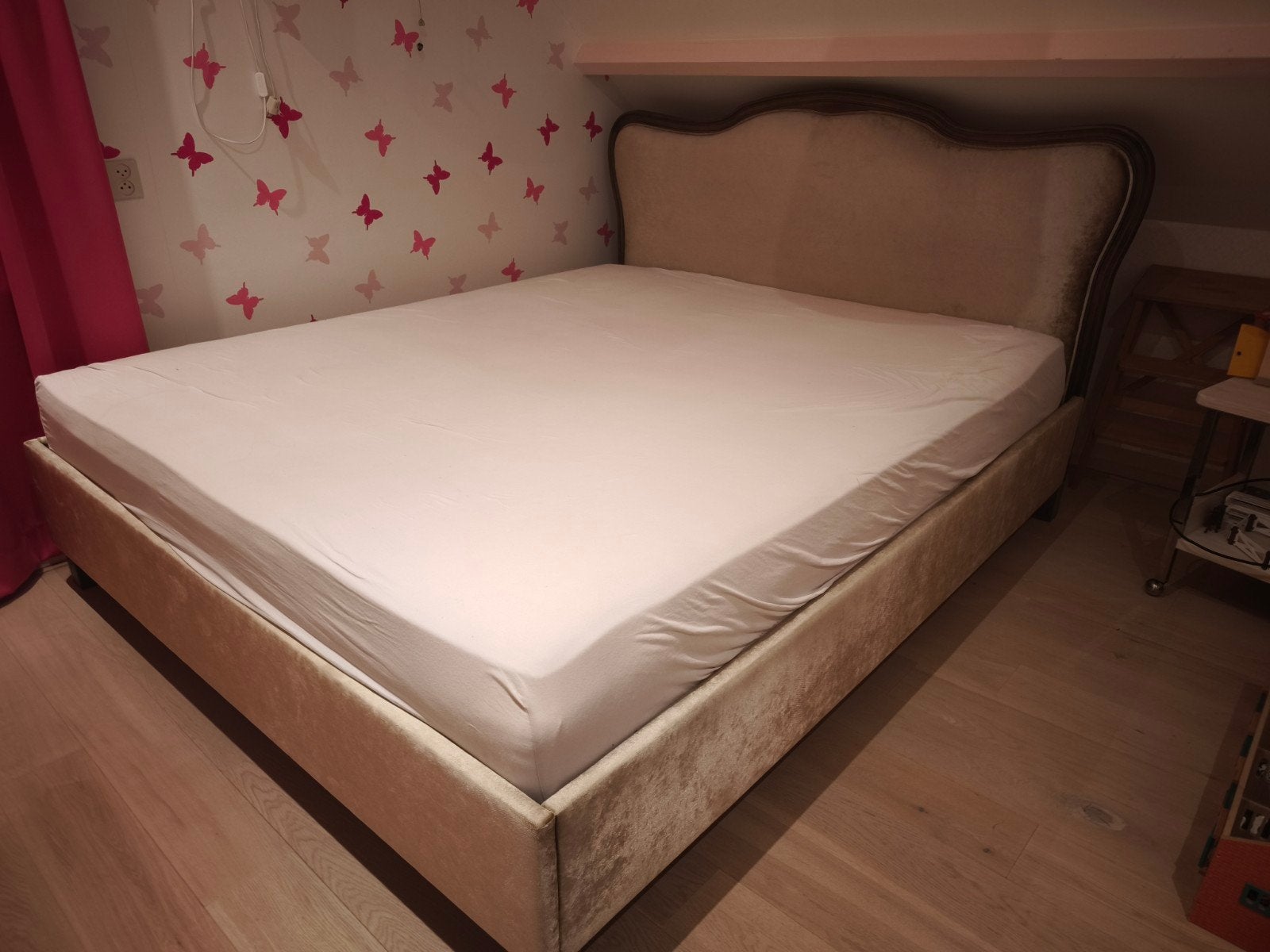 2 persoons bed met hoog hoofdbord, 2 matrassen 90 x 210, Huis en Inrichting, Ophalen, Gebruikt, Tweepersoons