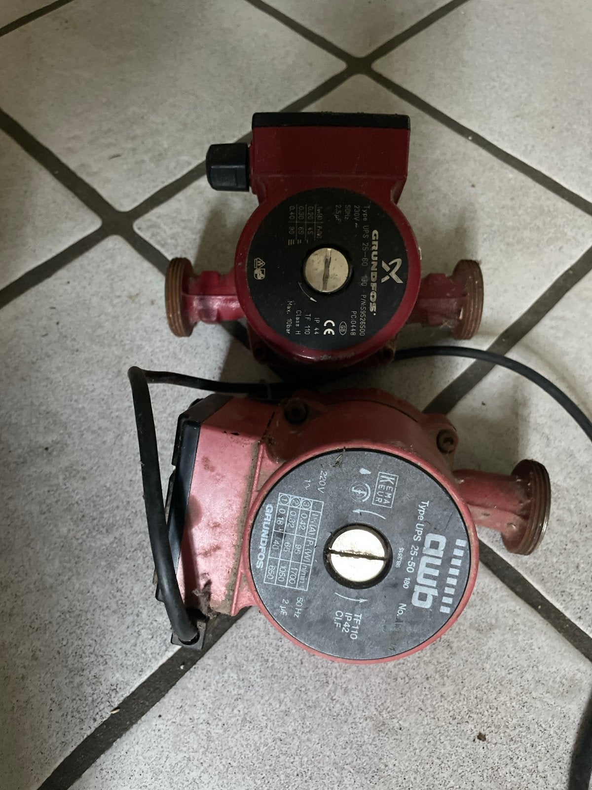 Grundfos UPS 25-60-180 en AWB 25-50-180 circulatiepompen, Doe-het-zelf en Verbouw, Verwarming en Radiatoren, Gebruikt, Minder dan 30 cm