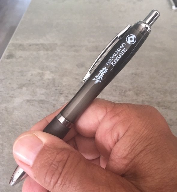 kyokushin karate pen met kyokushin bedrukkingen, Maat XL, Ophalen of Verzenden, Nieuw, Karate