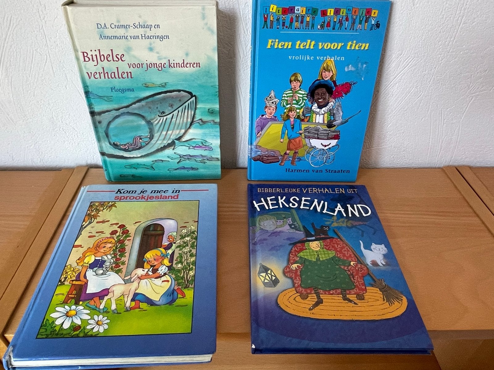 4 kinderboeken: Bijbelse verhalen, Sprookjesland, Heksenland, Ophalen, Gelezen, Sprookjes