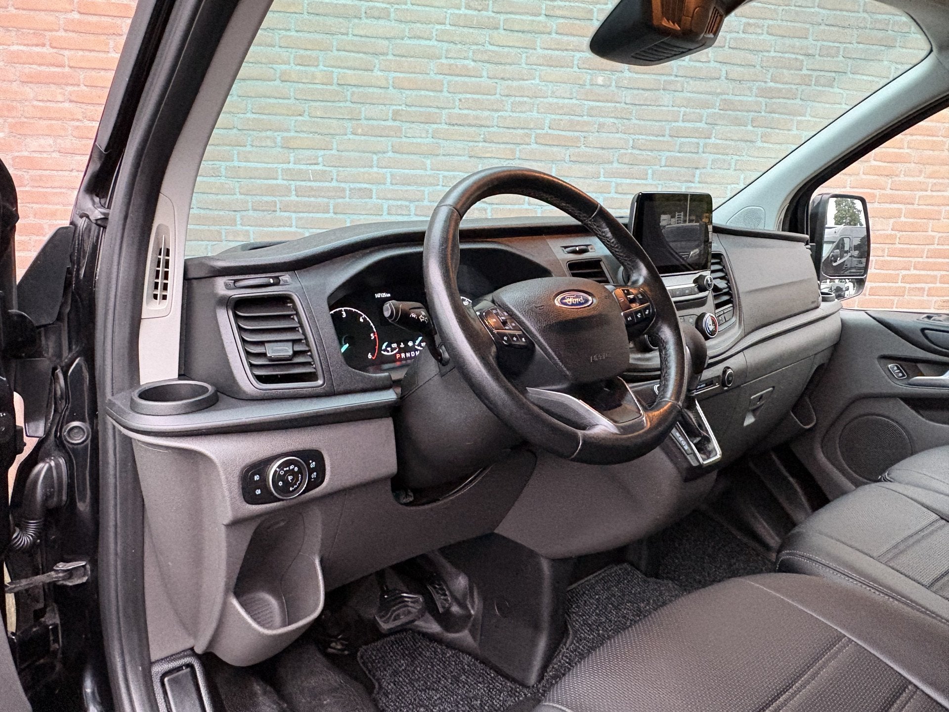 Ford Transit Custom 2.0TDCI 130PK Automaat / Carplay / Euro6, Stof, 4 cilinders, Met garantie (alle), Zwart