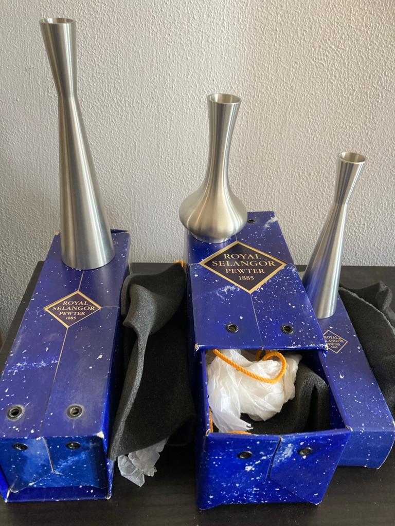 Royal Selangor Tinnen vaasjes  - Set van 3 als nieuw !, Antiek en Kunst, Ophalen of Verzenden